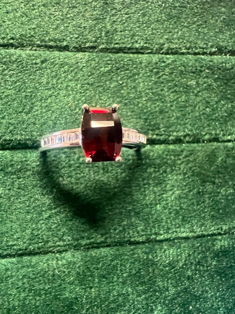 Red Garnet Gemstone Solitaire Ring Accents silver 925 setting size7